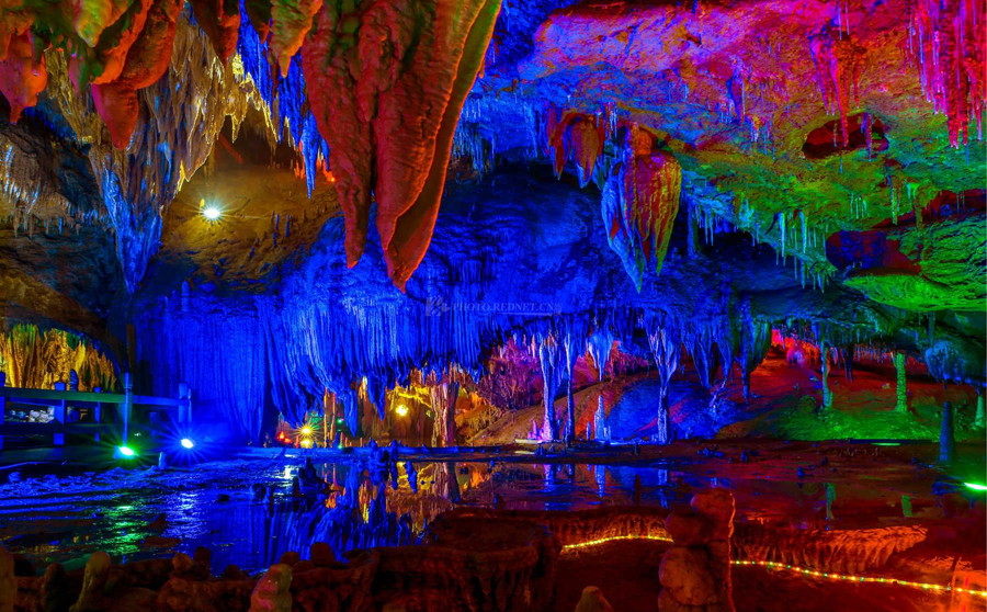 该县旅游资源丰富,类型多样,主要的旅游景区景点有:紫鹊界梯田,大熊山