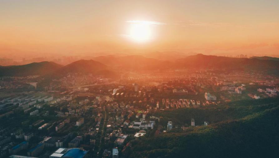 坐享5A级景区，坐拥3条专属地铁线，湖南这所高校获《人民日报》认证！