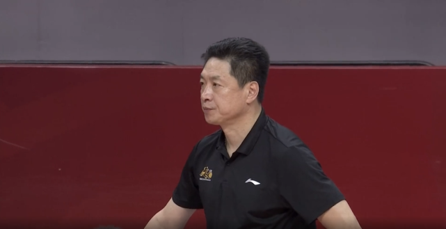 cba为什么强度那么低(CBA强度有多大？前NBA首发控卫跑抽筋，对手瘫倒，王猛：歇会儿吧)