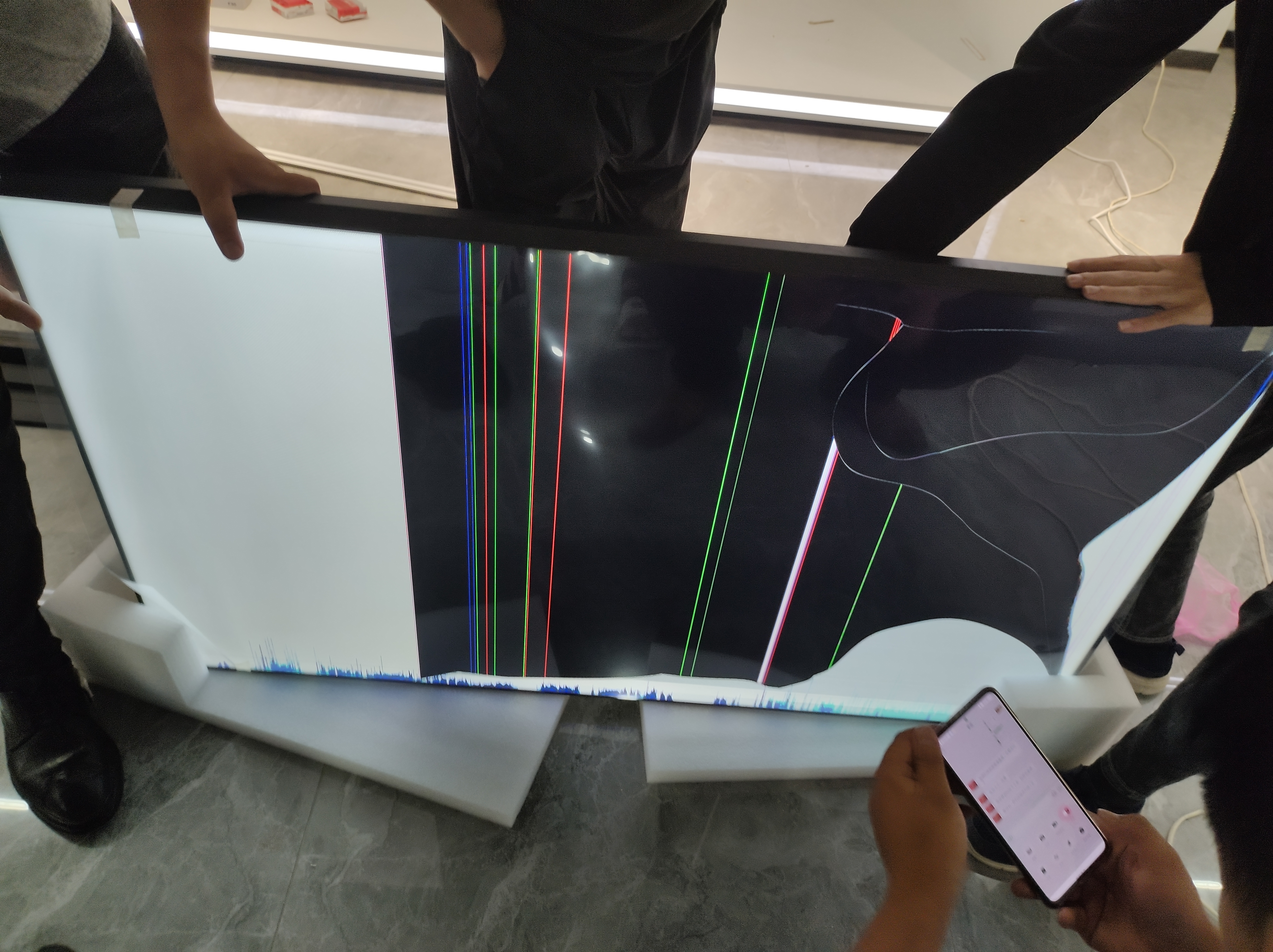 电视屏幕被砸坏怎么办，只需要做到这些，再也不怕熊孩子