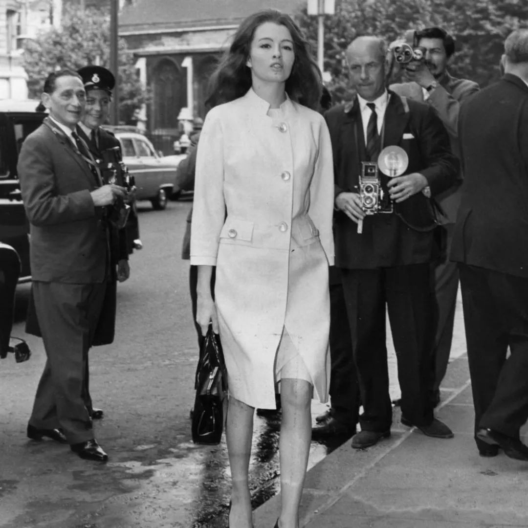 她是出身贫家的交际花，用美貌搅动英国政坛，晚年落魄令人唏嘘