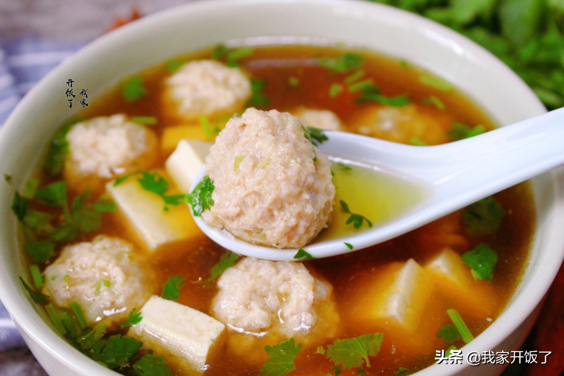 生汆肉丸这样做，3斤猪肉不够吃，肉嫩又劲道，不腥不柴有诀窍