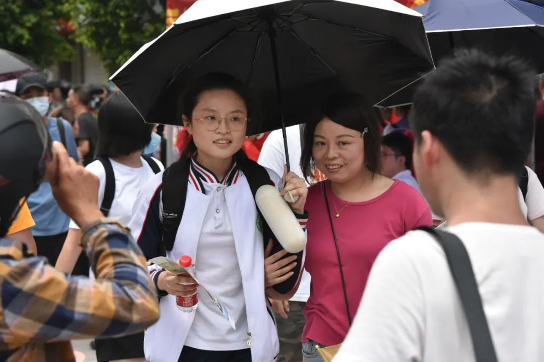 刚刚，第一个高考考生出来了！莆田一中、二中、四中、五中