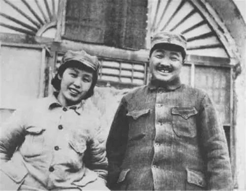 49年新中国成立后，十大元帅夫人担任什么职务，1955年有几人授衔