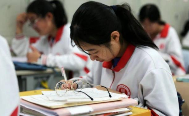 秋季学期迎来变动，多省官宣启动新高考模式，高一新生需做好准备