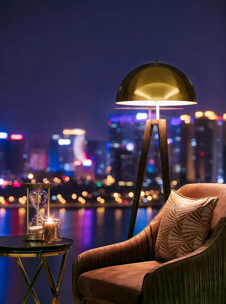 阳台这样装,比景观房还漂亮,后悔我家阳台只用来晒衣服
