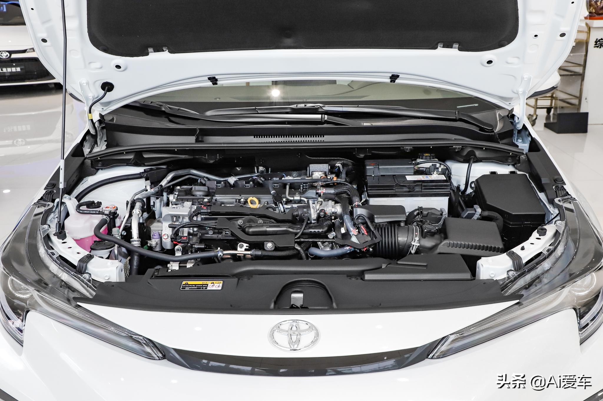 2米75的丰田三厢新家轿，凯美瑞同款2.0L动力油耗5.9L，实拍凌尚