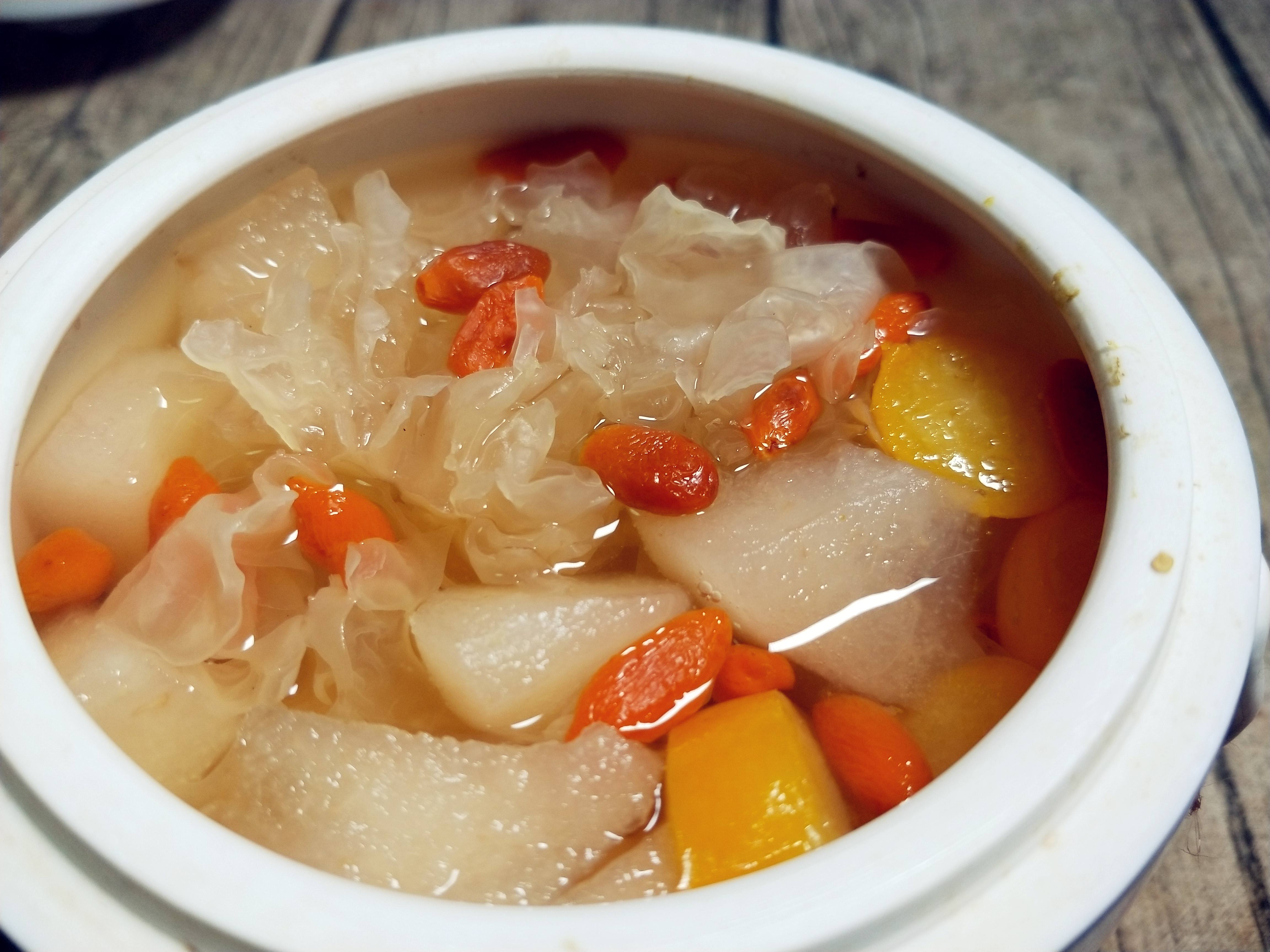 学会这样做冰糖炖雪梨,润肺止咳,营养美味,很适合春天食用