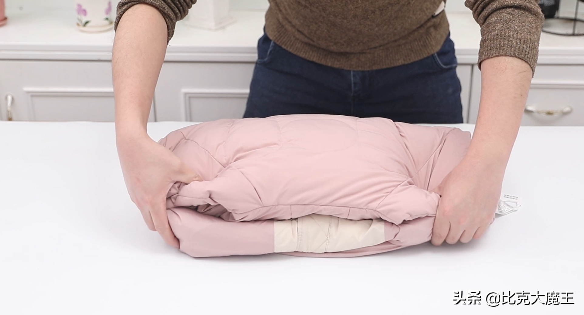 长袖衣服的叠法(叠厚衣服,方法其实很简单,来学学吧)