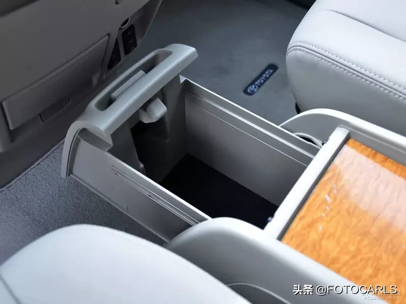 丰田大霸王2.4L 7座实拍，深入民心的商旅MPV，国产必然大卖？