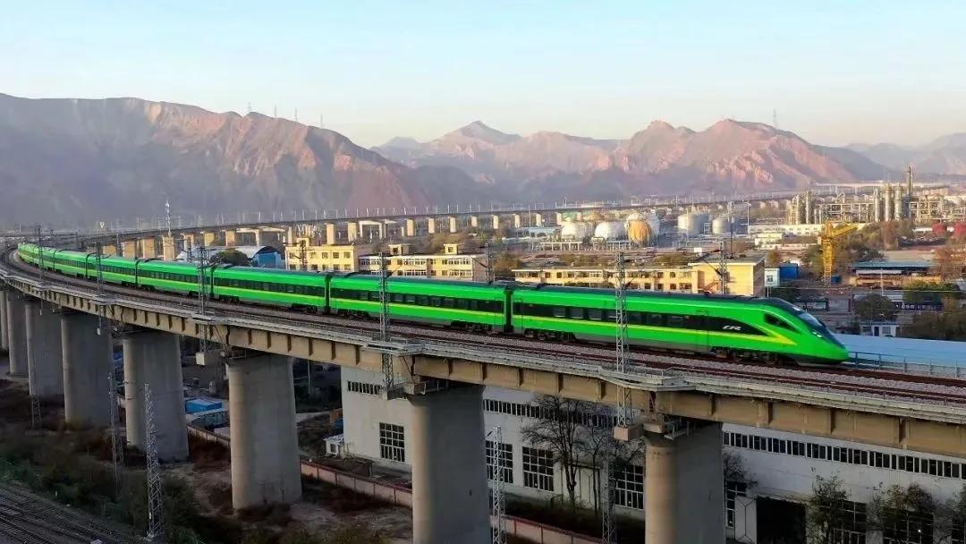 黄河桥上望兰州，两岸风光尽收眼底