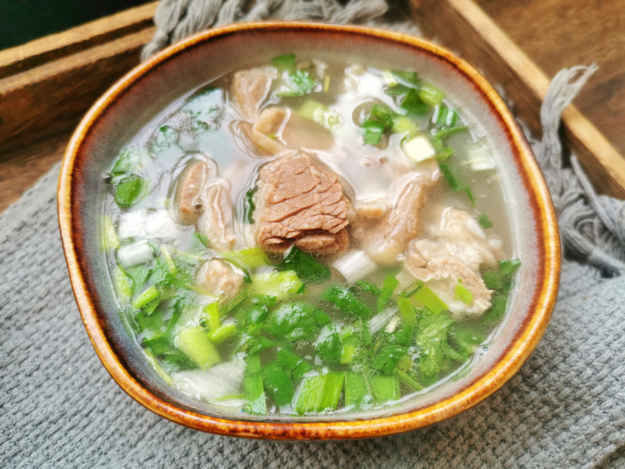 炖制美味羊肉汤的详细做法教程