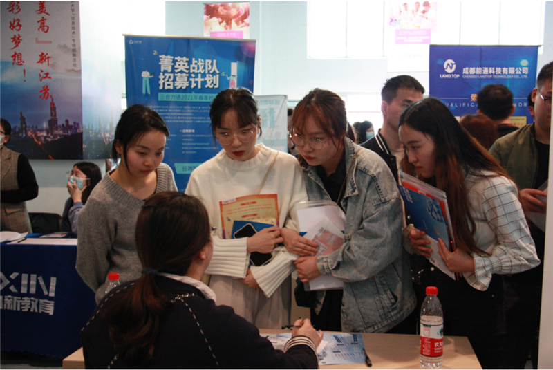 火了！一个月内，四川这所大学上演5场“抢人大战”！