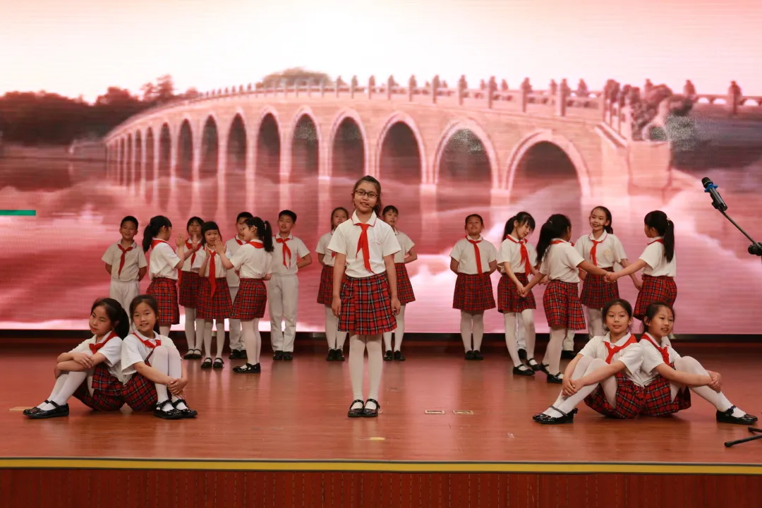 北京市育才学校大兴分校举行少先队入队仪式