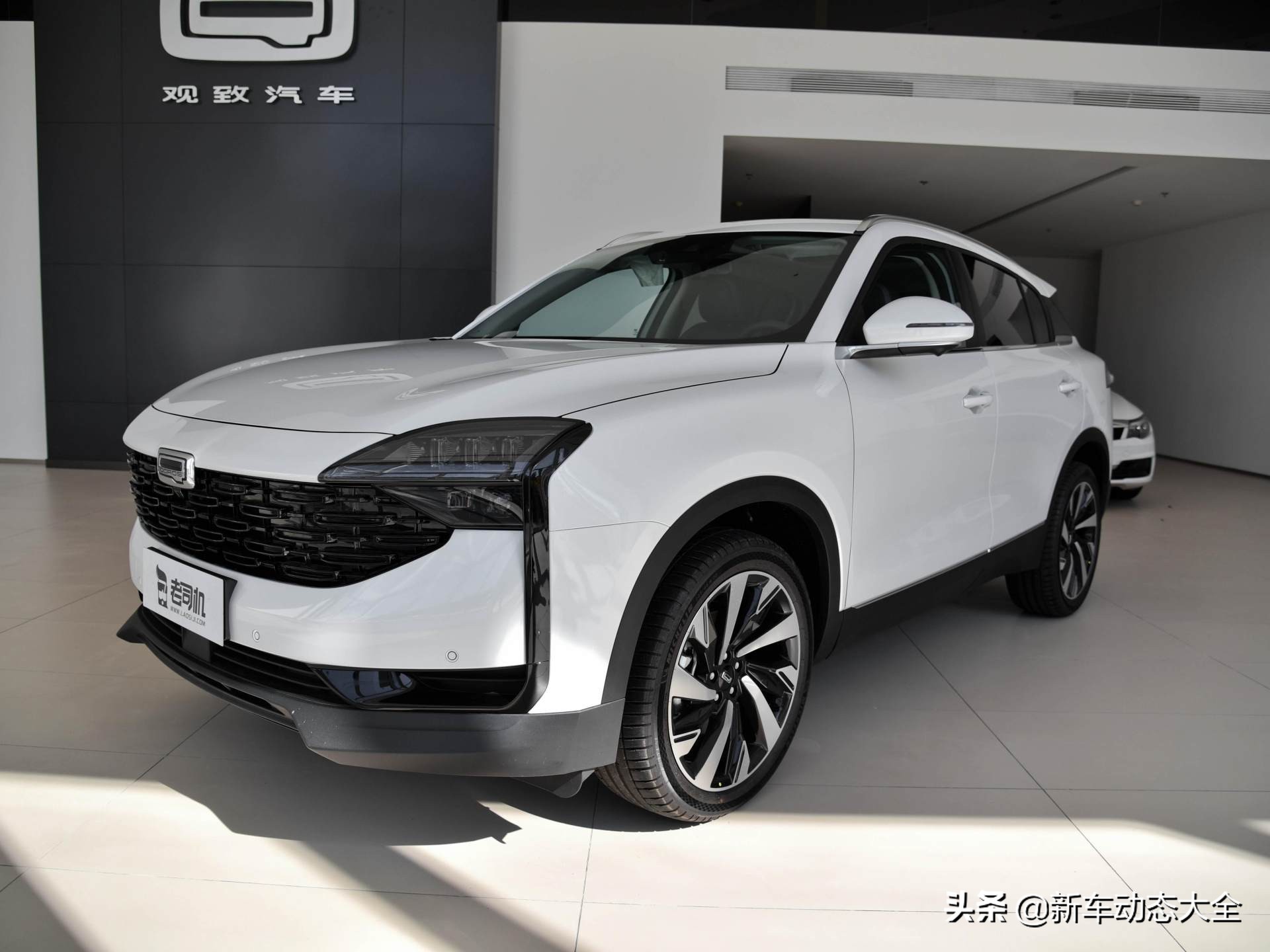 9米又宽又大,宝马技术发动机,价格不贵,带你看观致7