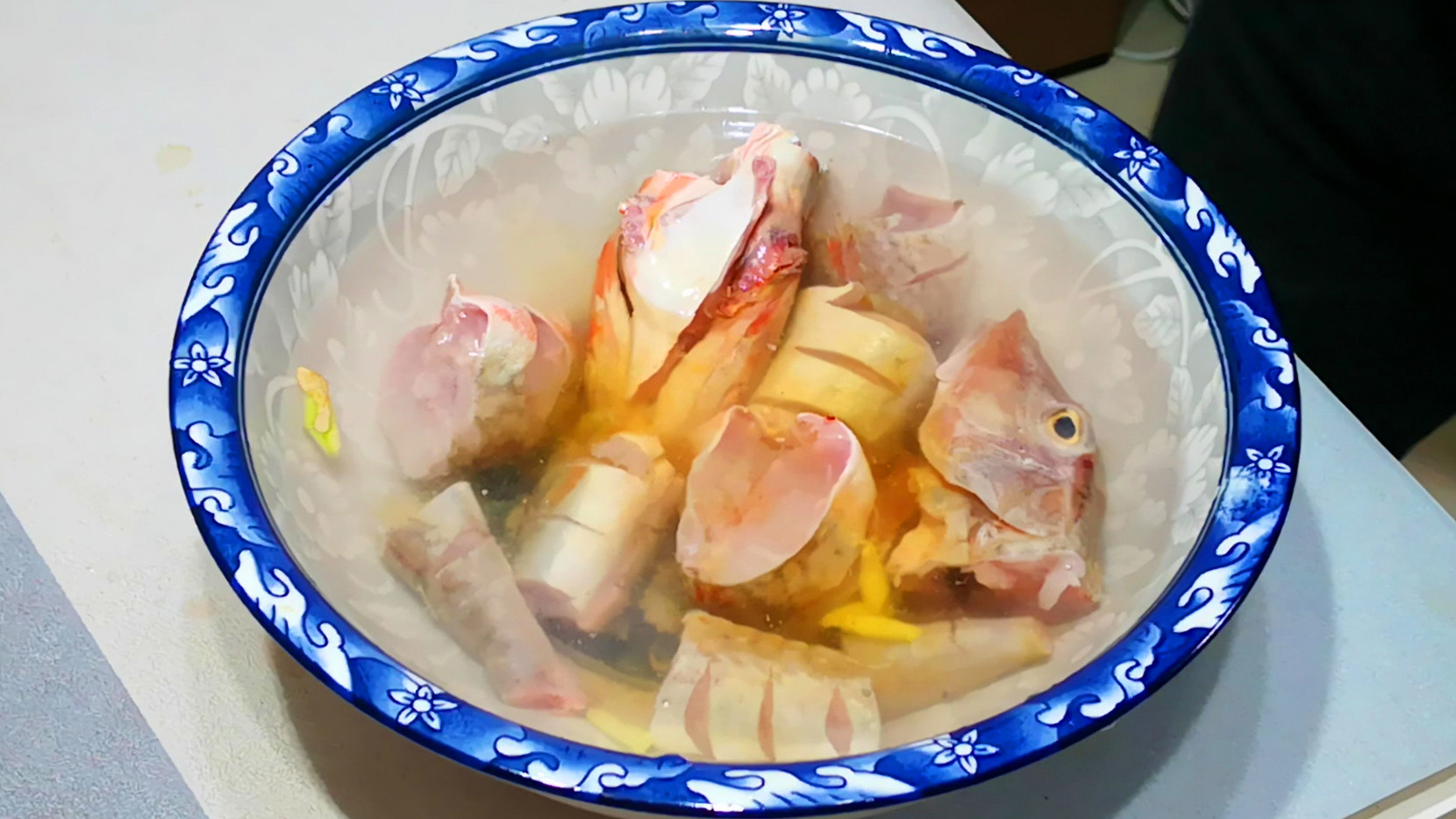 入冬了，最爱这锅炖鱼，营养非常全面，刺少肉多，热热乎乎太香了