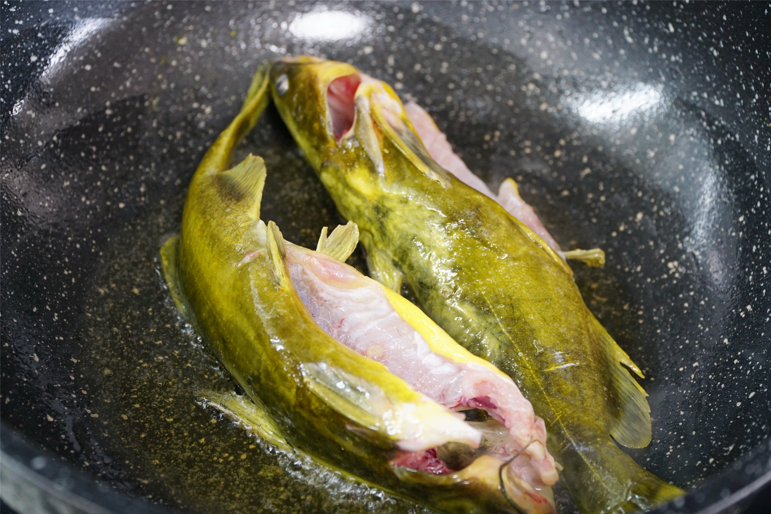 这个季节最该吃的鱼，煲汤鲜过鲫鱼汤，15元一斤，看见别放过
