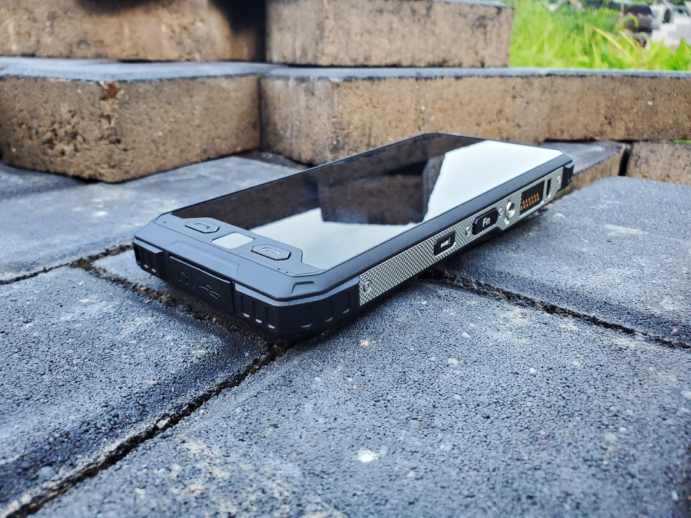 「新品曝光」红外热成像多模北斗定位手机征服S19评测