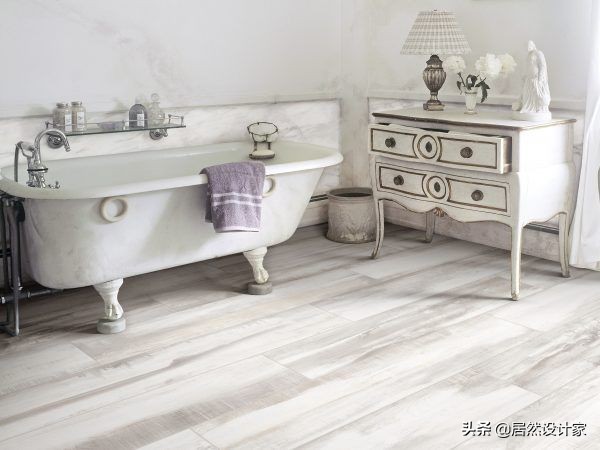 #浴室设计案例#看完这些实拍照片，才知道卫生间用木纹砖这么美