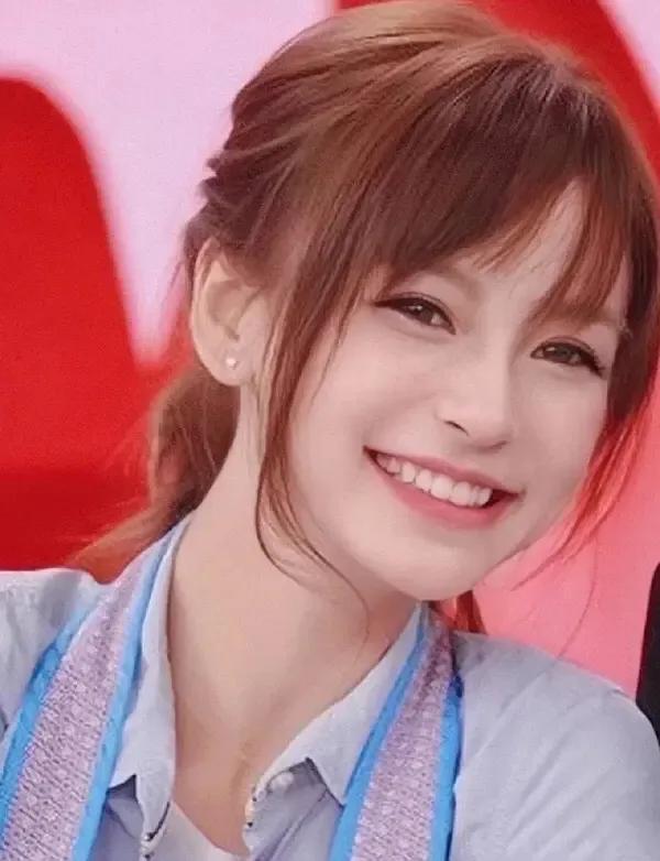 Angelababy的刘海造型