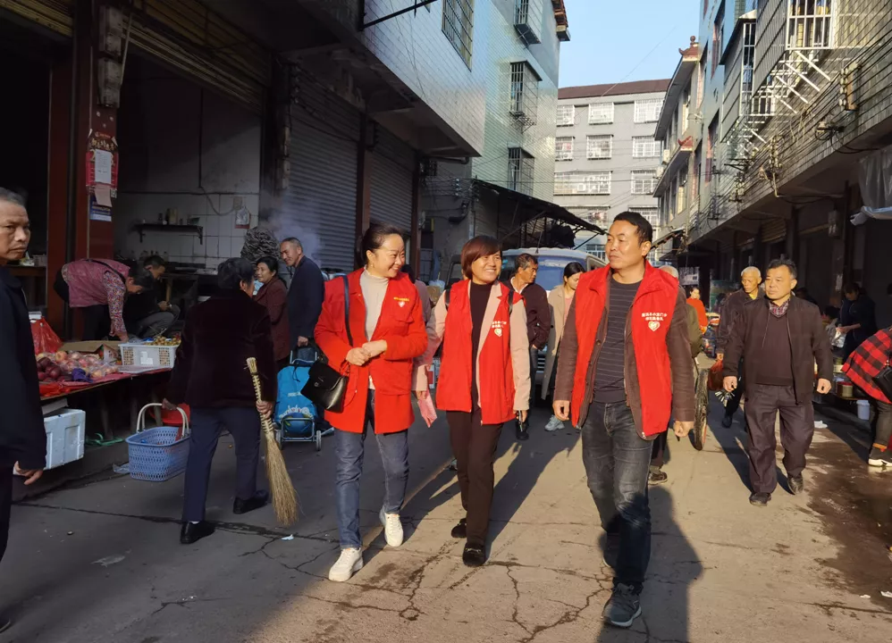 辰溪縣小龍門鄉:人大代表共同守護“舌尖上”的食品安全