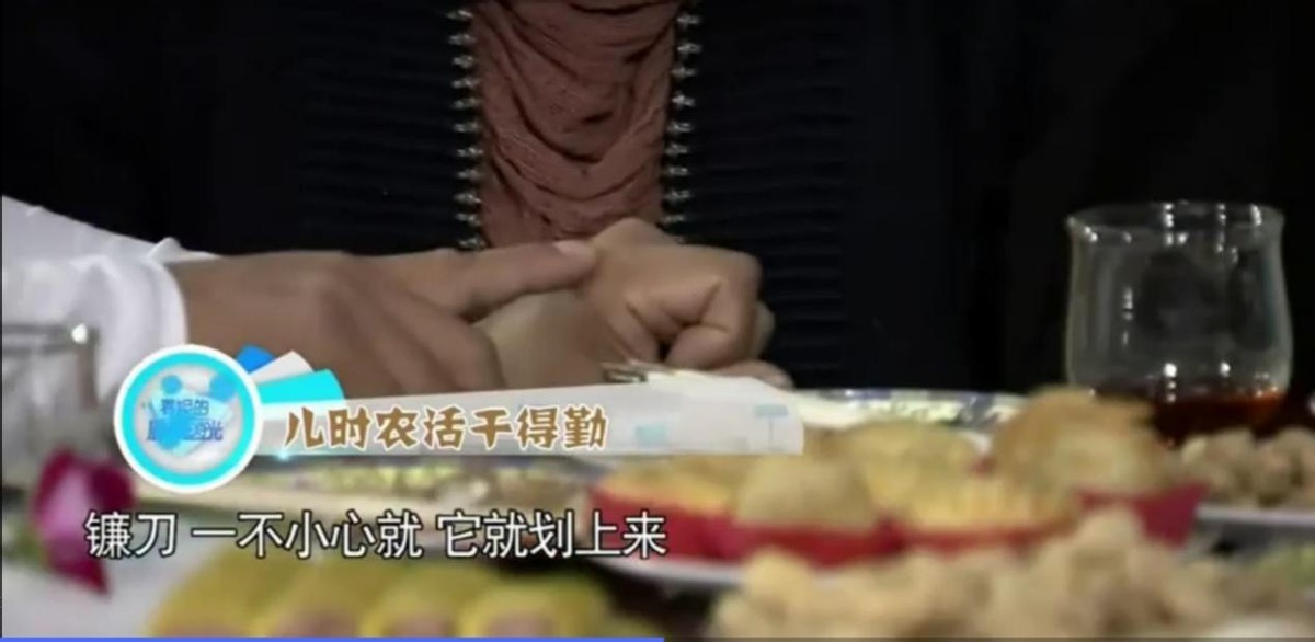 “孔雀公主”楊麗萍：63歲無兒無女，30年不吃米飯，指甲已留40年