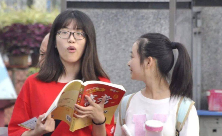 新高考选科迷之组合，物理化学政治成“天坑”，越到后期难度越高