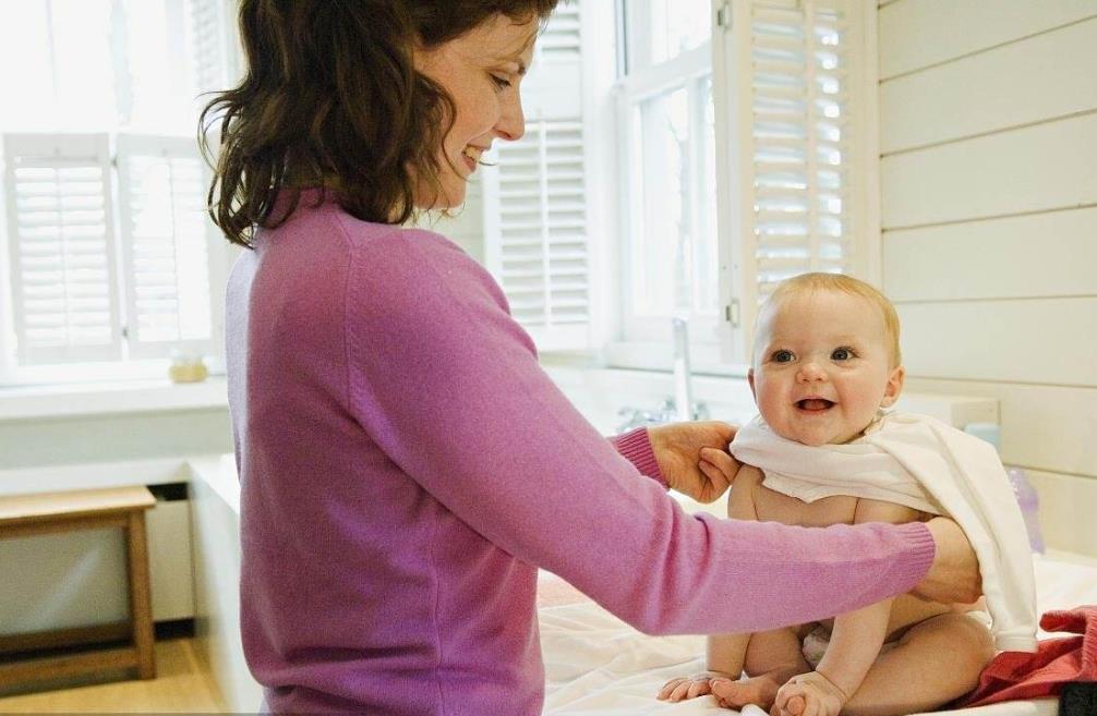 都说“春捂秋冻，不生杂病”，春季孩子如何正确穿衣？宝妈看这里