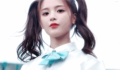 5位"睡姿奇葩"的女星,许佳琪单腿站着睡着了,林允简直无敌了