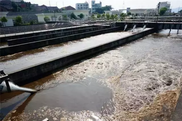 衣服不用洗，一泡就干净！73岁老人研发洗衣神器，颠覆洗衣方式