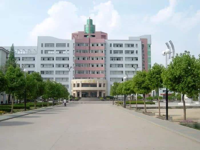 安徽省排名前五的高中，一本升学率都超80%，有2所在合肥