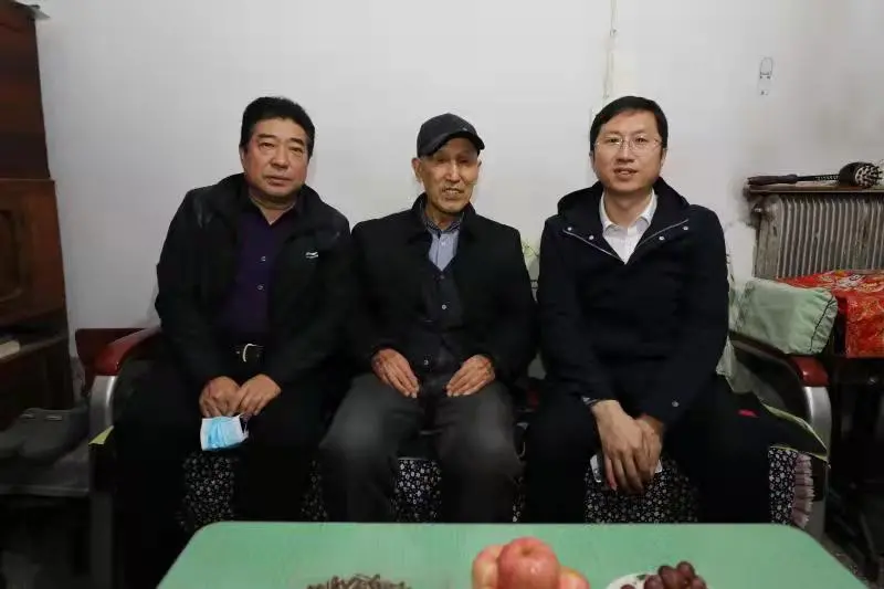 重阳节，临汾市中心医院慰问退休老职工
