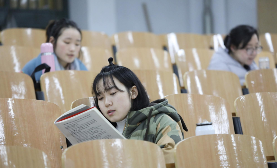 大一学生上晚自习，并不是“欺负”新同学，要明白这是特殊照顾