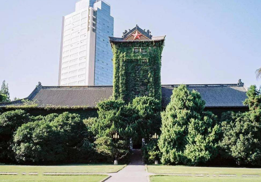 2021Times世界大学排行榜，清华挤进前二十，你梦想的大学是哪个