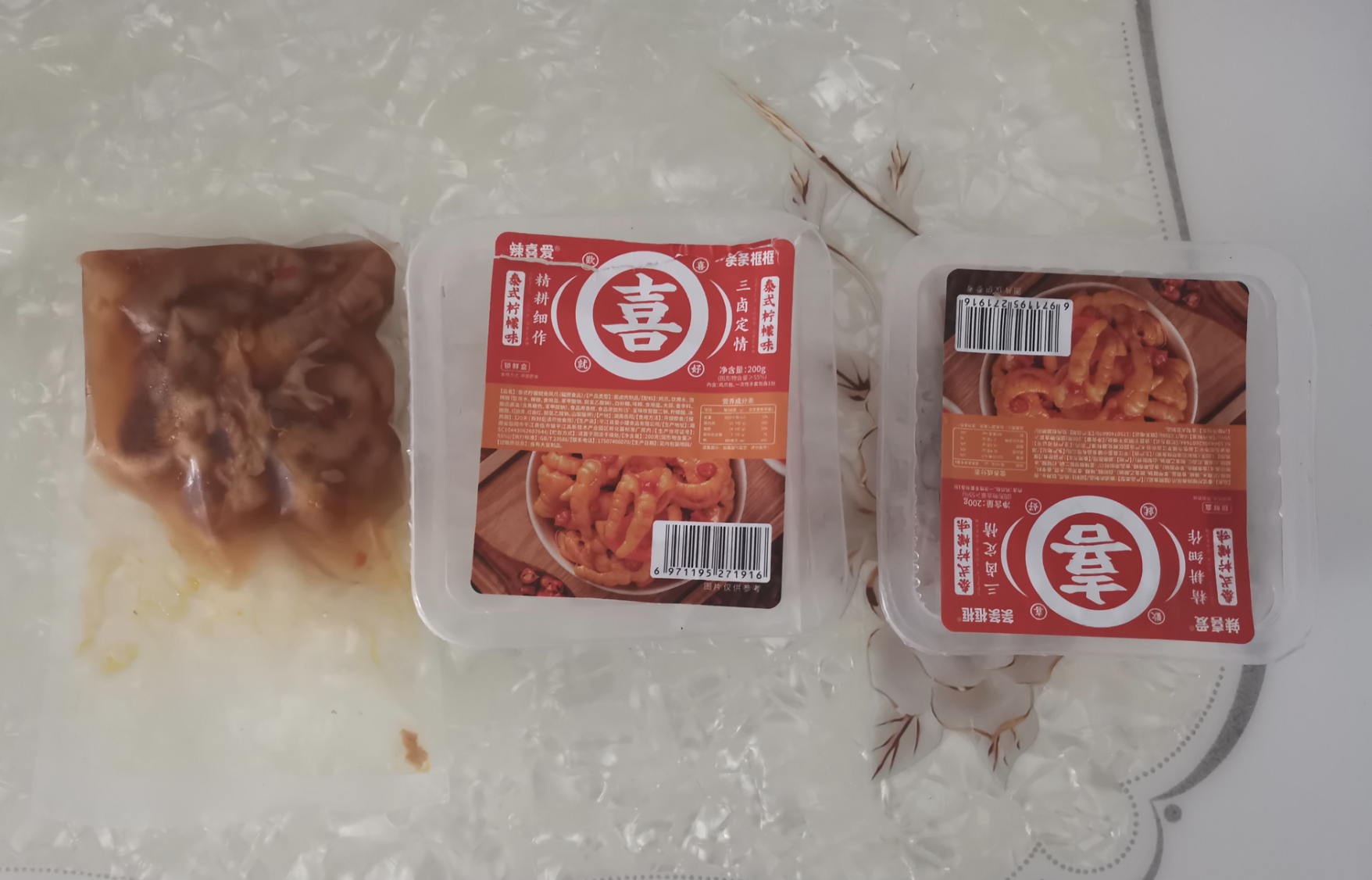 拼多多上买的无骨鸡爪“无”生产日期，客服：机器漏印了……