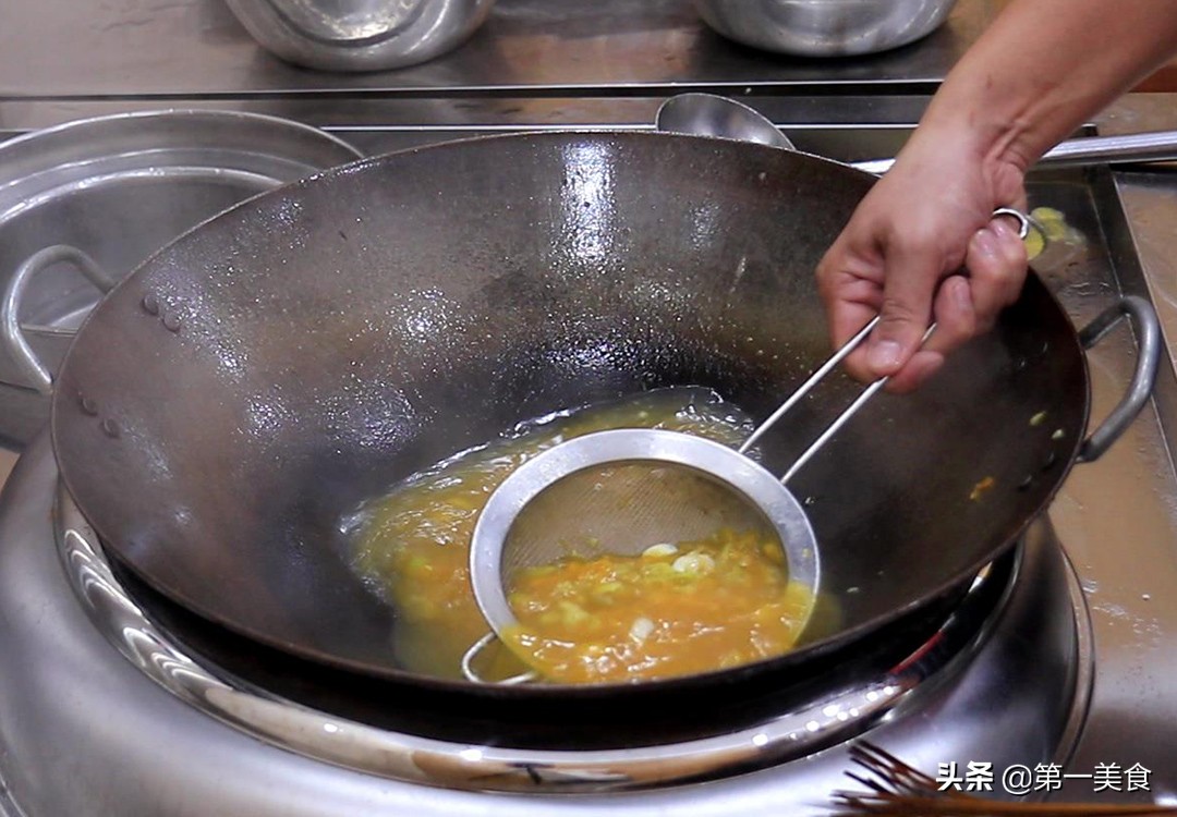 掌握这个诀窍，做出来的金汤肥牛汤汁金黄，酸辣开胃，做法简单