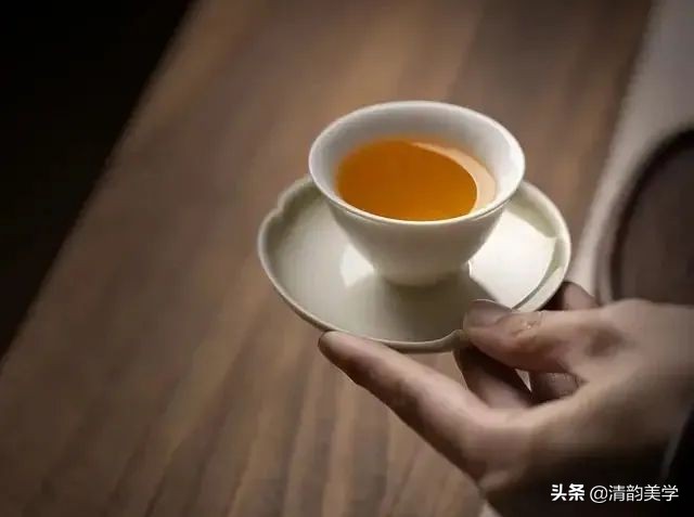 中国人喝茶，半是清欢半烟火