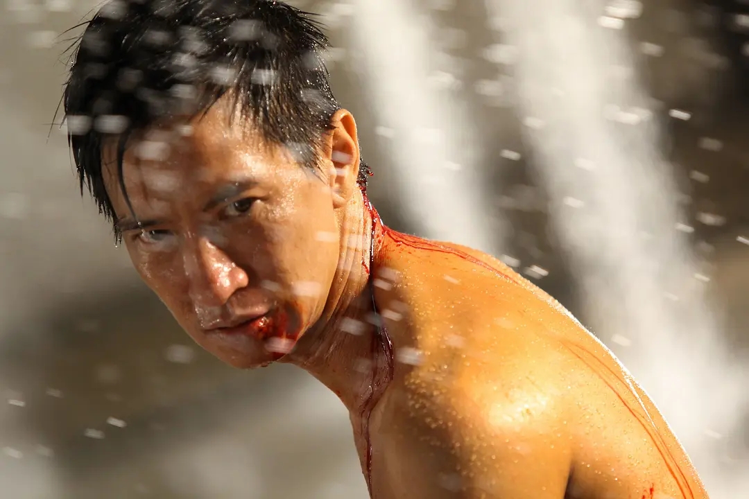 01张家辉用一种内敛而又坚毅的表情,令这种双面情感的演技获得了爆发.