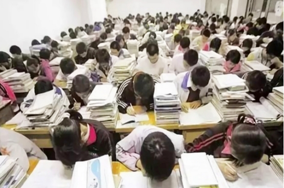 高三的一模和二模，哪次分数最接近高考？老师的回答让学生放心
