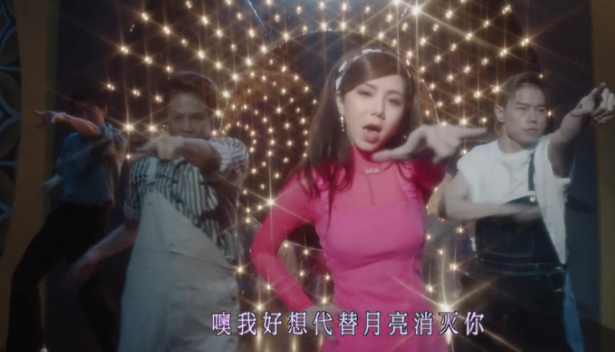 薛之谦摆拍，靳东写诗，张大大泪流满面，男人做作起来真要命