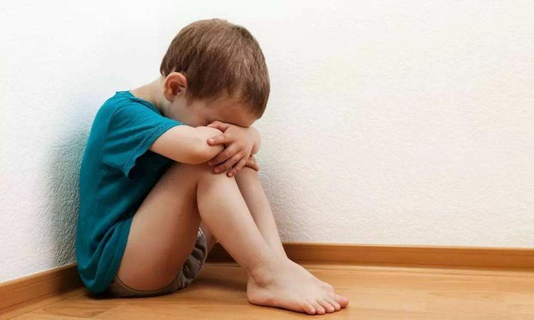 孩子在学校被“霸凌”，打回去会更惨，聪明的父母要教孩子这么做