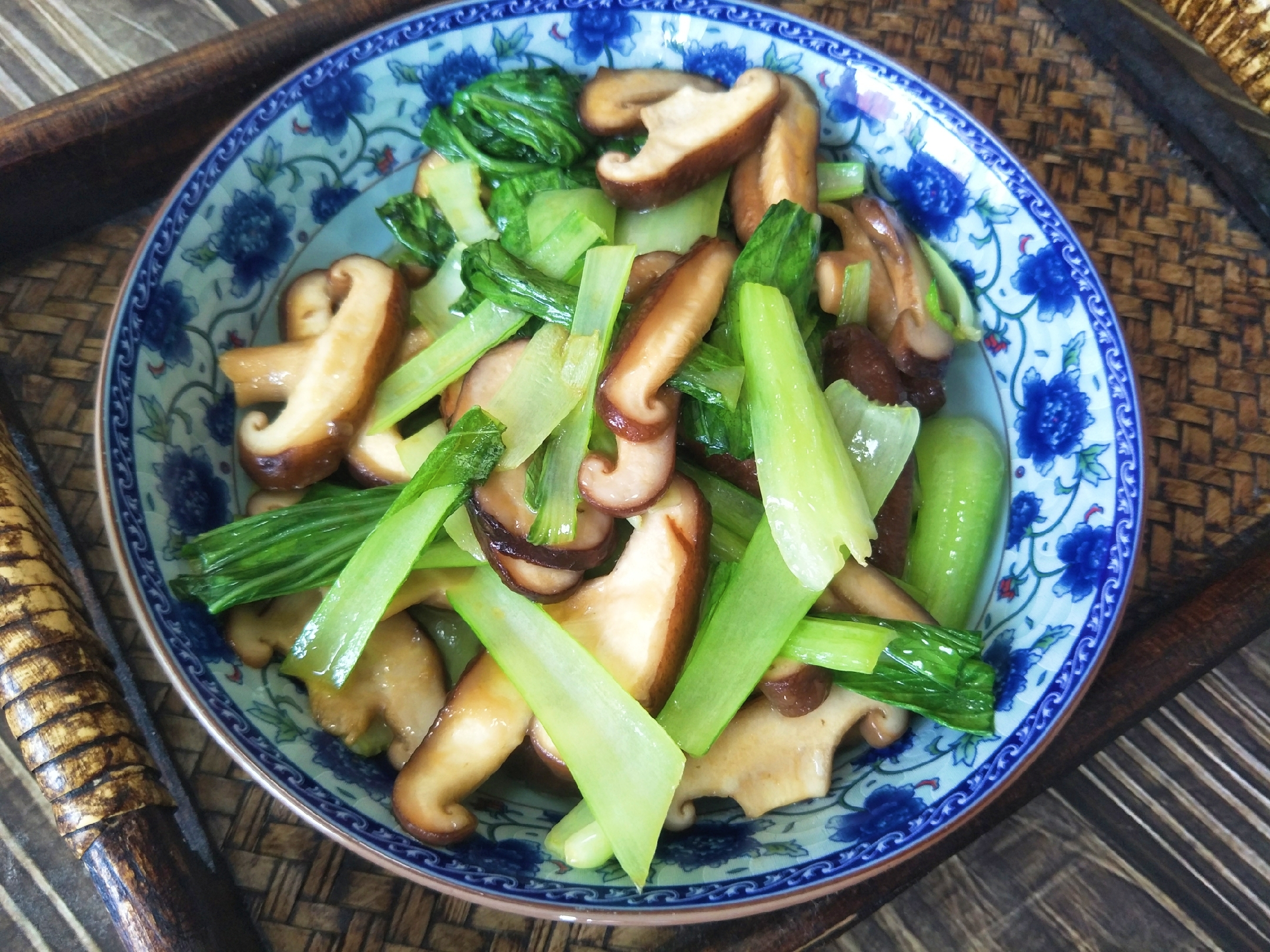 香菇炒油菜，先放油菜还是香菇？顺序要正确，教你详细做法