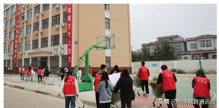 喜气洋洋迎新生！记河南省医药卫生学校2021级新生入学报到