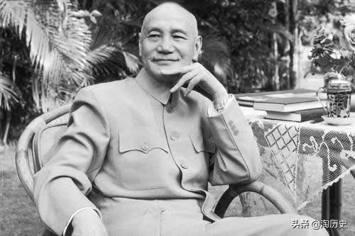 蒋介石向财阀借钱未果，便想出了两个解决办法，财阀们：怕你了