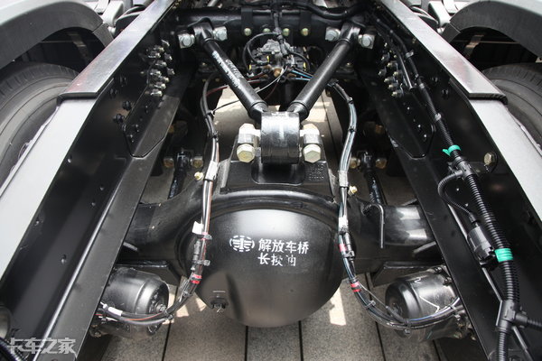 560马力国六排放，售价44万，实拍解放J6P领航版2.0牵引车