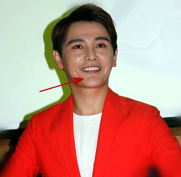 满屏都是欧双高鼻梁,不是亲生就是一个医生