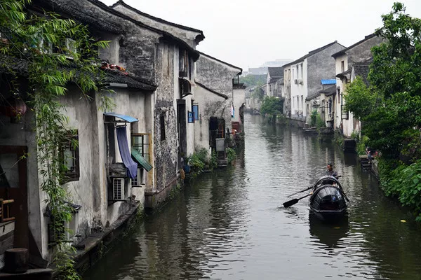 乌篷船，一袭烟雨枕江南