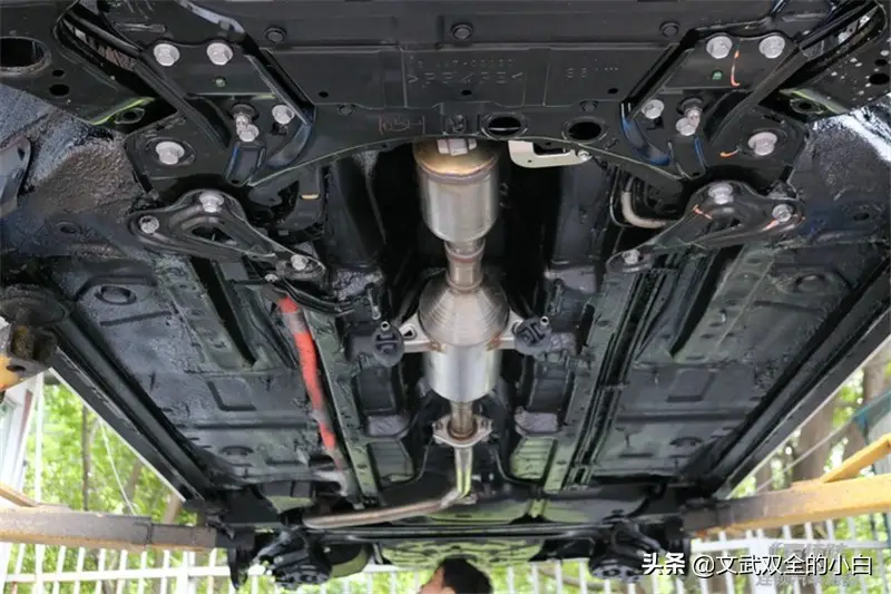 购车时，可以让4S店送这3件赠品，不仅实用还能解决后顾之忧