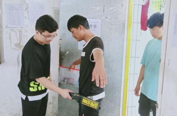 一张16人的高考喜报，揭露教育现状，拼命努力或许只是别人的起点