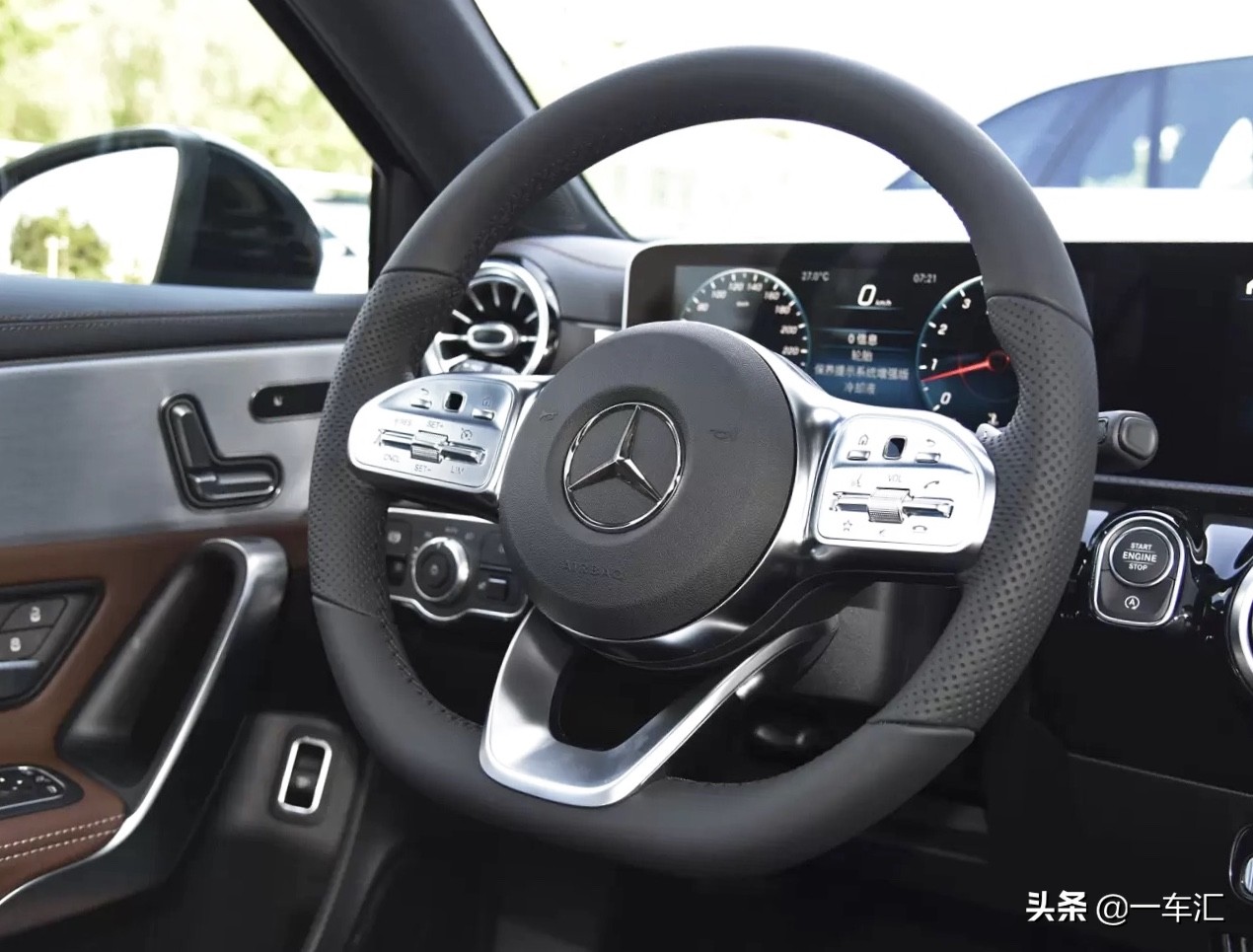 2.0T+全时四驱，奔驰新款A220L，网友：快30万元买它值不值